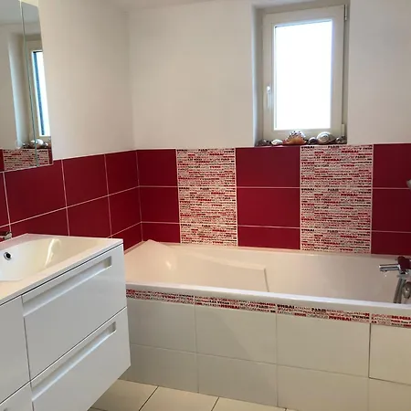 Maison Elegante Proche Circuit, Terrasse & Parking Holiday home