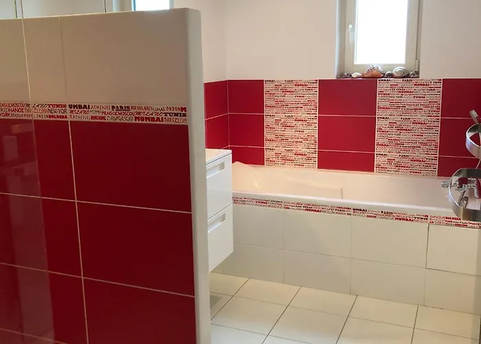 Ferienhaus Maison Elegante Proche Circuit, Terrasse & Parking Le Mans