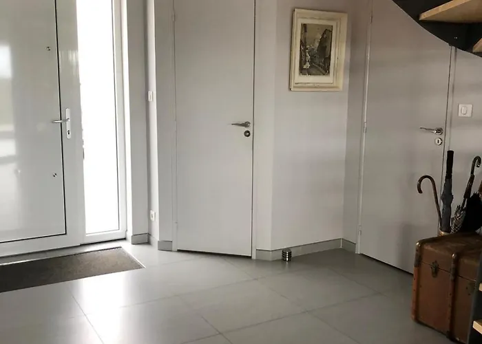 Maison Elegante Proche Circuit, Terrasse & Parking *