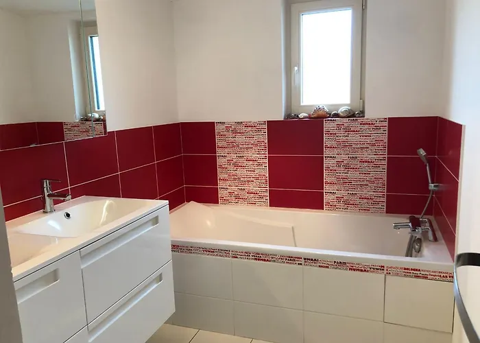 Maison Elegante Proche Circuit, Terrasse & Parking Ferienhaus