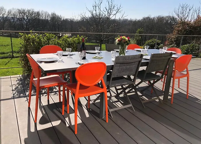 Ferienhaus Maison Elegante Proche Circuit, Terrasse & Parking Le Mans