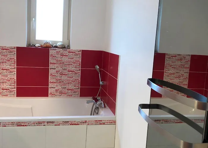 Maison Elegante Proche Circuit, Terrasse & Parking Ferienhaus