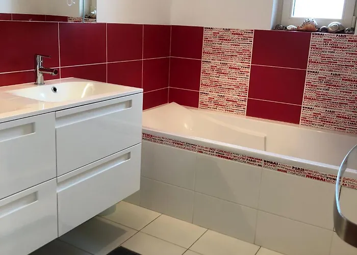 Ferienhaus Maison Elegante Proche Circuit, Terrasse & Parking